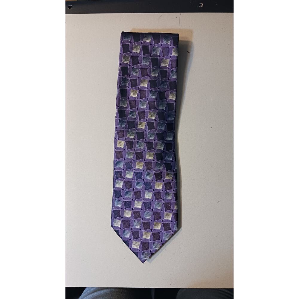 J Ferrar 100% Silk Tie Mens Purple Geometric Pattern 58" x 3 7/8"